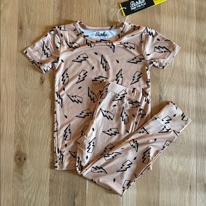 NWT Burke  bamboo Lightning Bolt Tan Pajama Set- 5/6T
